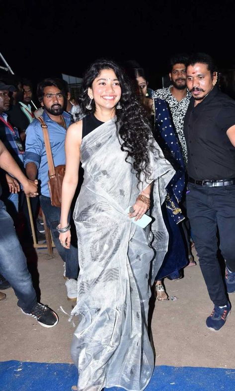 Tissue Silk Saree, Sai Pallavi, Indian Sari Dress, Grey Saree, Oxidized Silver Earrings, Traditional Attires, Saree Poses, Sari Dress, Latest Designer Sarees