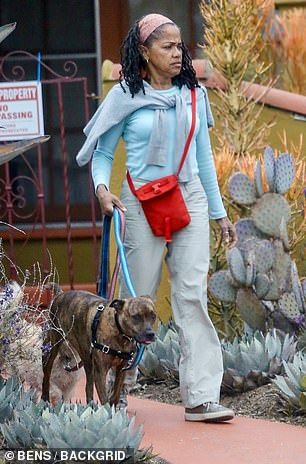 Doria with her dogs Windsor Homes, Doria Ragland, House Sitter, Royal Blood, Give Birth, Farm Heroes, Dog Walker, Harry And Meghan, Prince Harry