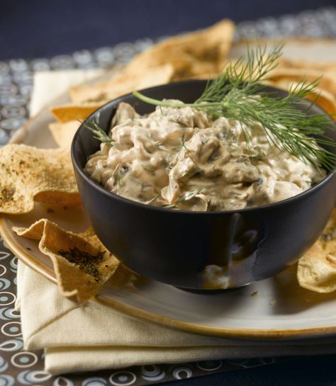 Warm Mushroom Dip with Baked Pita Crisps - Mushrooms Canada Quick Dip Recipes, Pita Crisps, Mushroom Dip, Baked Pita Chips, Whole Wheat Pita, Pita Chips, Crisp Recipe, Football Food, Appetizer Dips