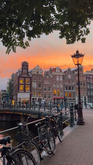 Bodiek Reith on Instagram: "Amsterdam 💭♥️" Amsterdam Aesthetic Vintage, Amsterdam January, Amsterdam Autumn, Blockburg House, Amsterdam Images, Instagram Amsterdam, Amsterdam Photography, Amsterdam Photos, Living In Amsterdam