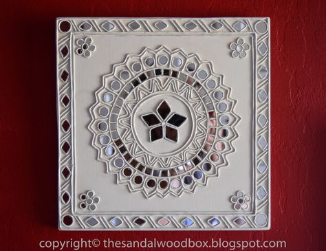 http://thesandalwoodbox.blogspot.com/2015/09/lippan-kaam-mud-mirror-work.html Mud Mirror Work, Lippan Art Work, Lippan Kaam, تاج محل, Rajasthani Art, Lippan Art, Mirror Crafts, Canvas Art Projects, Traditional Wall Art