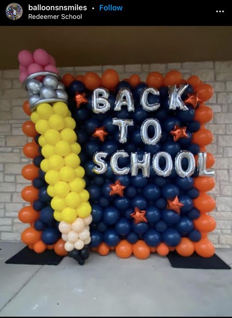 Welcome Back To School Balloons, Back To School Balloon Arch Ideas, Teacher Appreciation Balloon Arch, Back To School Balloon Ideas, First Day Of School Balloons, Back To School Balloon Columns, School Balloon Decor, Back To School Balloon Decor, School Balloon Arch