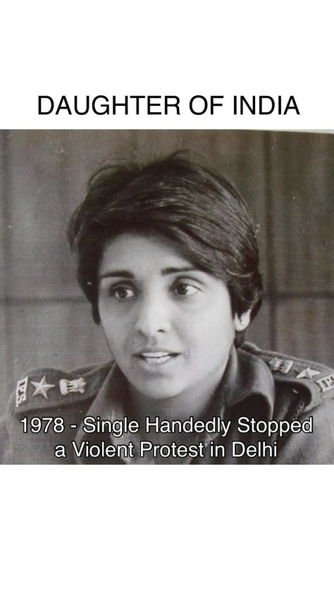 Kiran Bedi Images, Kiran Bedi, Female Police Officers, Interesting Facts About World, Police Women, Animated Love Images, Real Hero, Indian History, Smart People