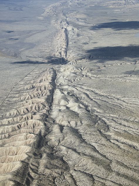 https://flic.kr/p/dVptwS | Aerial view along the San Andreas Fault, Carrizo Plain, California | Aerial photograph along the San Andreas Fault (from near bottom-left to top-center of the image), Carrizo Plain National Monument, San Luis Obispo County, California. View to the northwest. Carrizo Plain, San Andreas Fault, Image Spiderman, Natural Structures, Aerial Photograph, World Geography, Moon Photography, Beautiful Sites, San Andreas