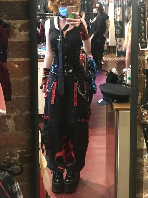 Corset Punk Outfit, Corset Emo Outfit, Emo Pants Outfit, Tripp Pants Red, Tripp Pants Outfit Aesthetic, Emo Punk Outfits 2000s, Extreme Goth Outfits, Tripp Pants Aesthetic, Punk Red Outfit