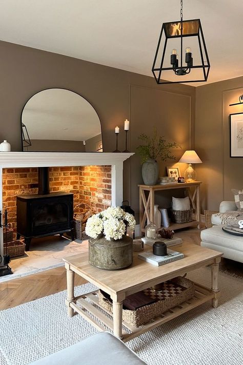 fireplace living room Cosy Living Room Ideas With Fireplace, Rustic Brick Fireplace, Living Room Cozy Warm, Living Room With Brick Fireplace, Cosy Living Room Design, Cosy Cottage Living Room, Modern Country Living Room, Greige Living Room, Chesterfield Sofa Living Room