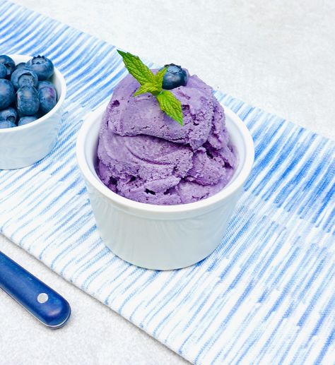 Capture the essence of summer with this homemade Blueberry Gelato recipe. Dive into the burst of blueberry and cream in each scoop! How To Store Blueberries, Dainty Desserts, Blueberry Clafoutis, How To Make Gelato, Gelato Recipe, Blueberry Ice Cream, Refreshing Summer Drinks, Easy Blueberry, Summer Rolls