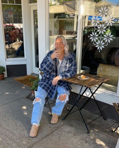 Birkenstock Clogs Outfit Plus Size, Birkenstock Outfit Clog, Happy Monday Coffee, Clogs Jeans, Fall Fashion Curvy, Birkenstocks Clogs, Boston Clogs Outfit, Birkenstock Clogs Outfit, Coffee Pumpkin Spice