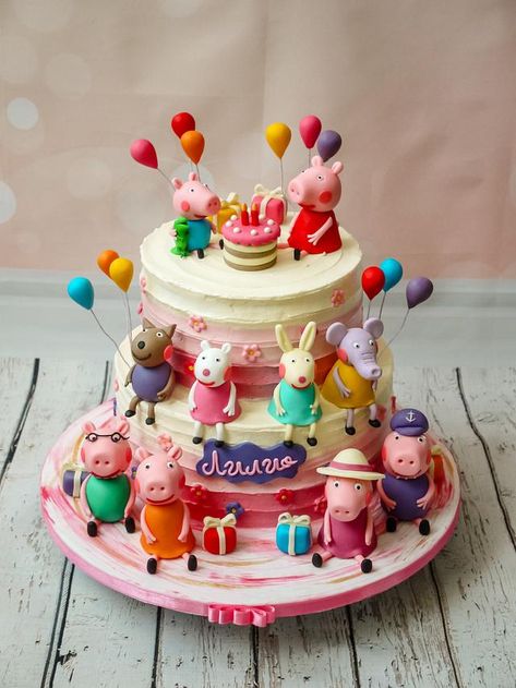 Joyful buttercream cake with Peppa Pig and the whole family and friends. Picnic Ideas Romantic, Tortas Peppa Pig, Peppa Cake, Thomas Birthday Cakes, Bolo Da Peppa Pig, Peppa Pig Birthday Decorations, Peppa Pig Birthday Party Decorations, Picnic Parties, Rodjendanske Torte