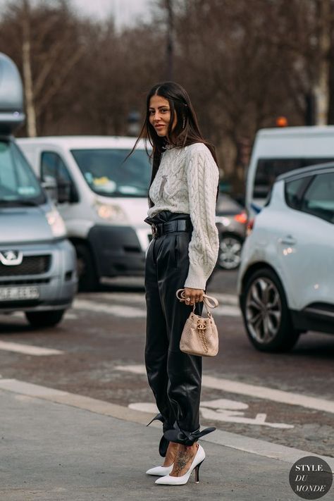 Paris FW 2018 Street Style: Gilda Ambrosio Gilda Ambrosio, Paris Mode, Mode Casual, Looks Street Style, Street Fashion Photography, Paris Street, Street Style Chic, Chic Outfit, Street Style Inspiration