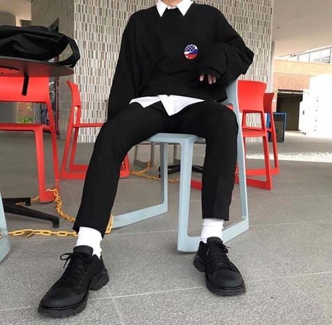 How to Dress like an Eboy: Outfits, Inspo, & Origin • Styles of Man Eboy Fashion, Eboy Outfit, Outfits Men, Socks, Pants, Black, Trousers