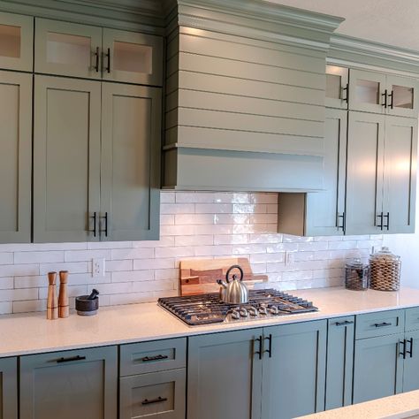 Beautiful matte army green kitchen double stacked cabinets and white quartz countertop Green Shaker Cabinets, Sage Green Kitchen, Green Kitchen Cabinets, Cabinets Diy, Kitchen Stove, Green Cabinets, Dead Space, Kitchen Farmhouse, White Countertops