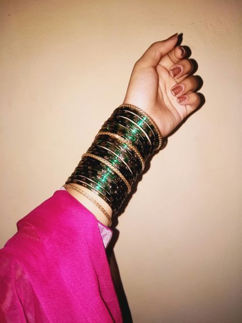 Green Bangles Aesthetic, Glass Bangles Aesthetic, Glass Bangles Indian, Green Glass Bangles, Bangle Aesthetic, Desi Bangles, Bangles Aesthetic, Green Bangles, Aesthetic Glass