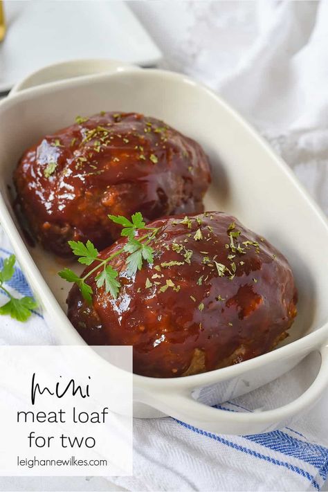 This mini meatloaf is topped with a delicious meatloaf glaze and is full of amazing flavor. The perfect size for two people and a quick and easy dinner solution. One Person Meatloaf, Meatloaf For Two People, Meatloaf For Two Recipes, Meatloaf For One Person, Small Meatloaf For Two, Small Batch Meatloaf, Meatloaf Individual, Small Batch Recipes Dinner, Meatloaf For 2