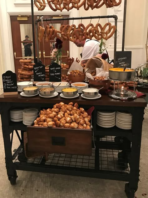 Pretzel Bar Wedding, Pretzel Stand, Pretzel Bar, Chili Bar, Pretzel Bars, Wedding Snacks, Sandwich Bar, Reception Food, Oktoberfest Party