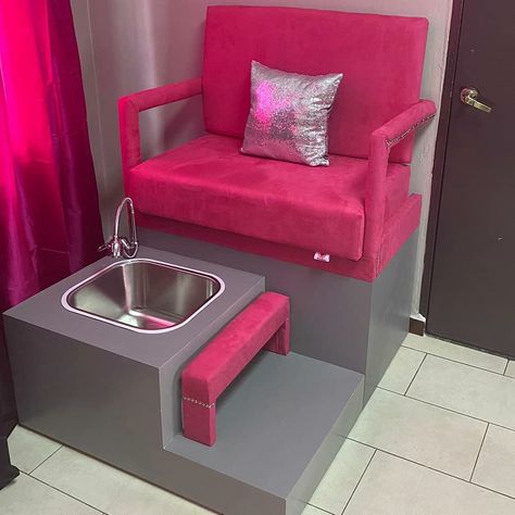 Throw pillows, sinks, faucets, footrests Mobile Nail Salon, Nail Room Ideas, Pedicure Station, Tech Room, Nail Salon Interior Design, Nail Salon Interior, Spa Room Decor, Spa Furniture, Driftwood Diy