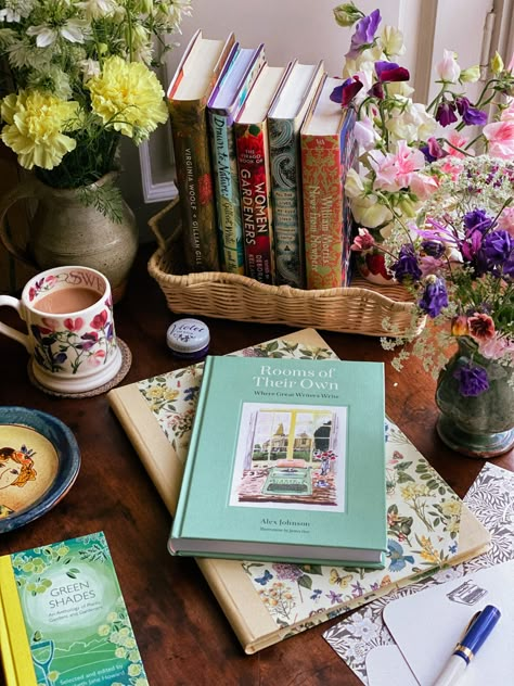 Books And Baking Aesthetic, Cottage Mantel Decor, Book And Tea, Photography Places, Common Themes, Art Books, Coffee And Books, Cozy Cottage, Slow Living