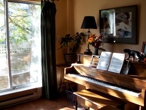 Piano Corner, Piano Room Decor, Piano Living Rooms, Parlor Room, Piano Room, Wall Bookshelves, Green Rooms, Dream Apartment, House Room