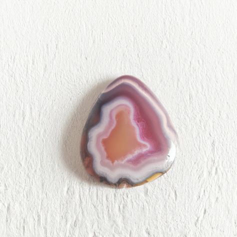 Pink Agate: Meaning and Benefits Guide Pink Agate Meaning, Pagan Meaning, Types Of Pink, Agate Crystal Meaning, Agate Meaning, Love Pain, Magical Things, Crystal Healing Stones, Pink Agate