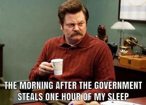 The only good thing about changing our clocks is sunnier evenings and these funny daylight savings memes and tweets about springing forward. #funnymemes #funny #daylightsavingtime Daylight Savings Time Meme, Motherhood Quotes Funny, Funny Good Morning Memes, Time Meme, Mom Truth, Morning Memes, Motherhood Funny, Mom Memes, Daylight Savings