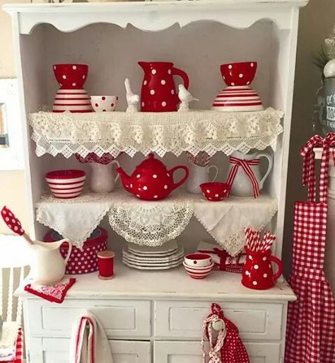 Love Red Country Kitchens, Polka Dot Dishes, Red White Decor, Red And White Kitchen, Red Kitchen Decor, Hutch Decor, Red Cottage, Cottage Kitchens, Red Decor