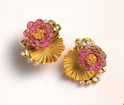 Zoya's stunning Banaras collection from 2012 ~ Lotus earrings in yellow gold with pink enamel and polki diamonds Wedding Jewellery Collection, Antique Gold Jewelry, Gold Jewelry Earrings, Gold Jewelry Simple, Jewelry Design Earrings, Gold Earrings Designs, Gold Jewelry Indian, Girly Jewelry, Gold Jewellery Design