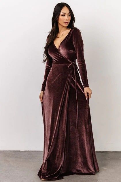 Plum Color Fashion, Beautiful Maternity Dresses, Wrap Dress Styles, Pregnancy Belly, Dresses Velvet, Fall Bridesmaid Dresses, Dresses Holiday, Velvet Bridesmaid Dresses, Velvet Wrap Dress