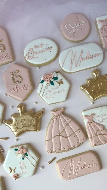 Cookies For Quinceanera, 15 Cookies, Quinceanera Decorated Cookies, 15 Cookies Decorated, Quince Cookies Decorated, Quinceanera Cookies Ideas, Quince Treats, Girly Cookies Decorated, Quince Cookies Ideas