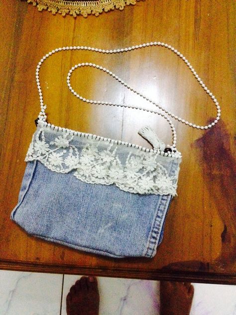 DIY jeans sling bag Jeans Sling Bag Diy, Sling Bag Diy, Diy Jeans, Bag Diy, Jeans Diy, Diy Bag, Sling Bag, Diy Projects, Wallet