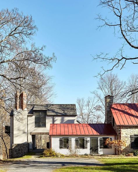 Red Metal Roof, Modern New Build, Vienna House, Red Roof House, Stone Farmhouse, Old Fireplace, Stucco Exterior, Exterior Paint Colors For House, Red Roof