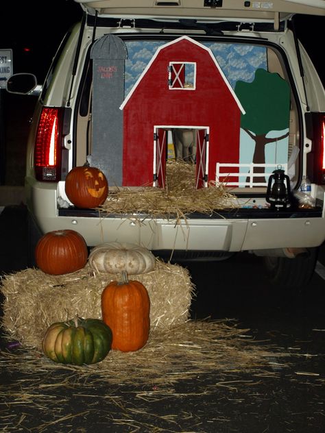 Barnyard Trunk Or Treat, Barn Trunk Or Treat Theme, Farm Themed Trunk Or Treat, Farmer Trunk Or Treat, Trunk Or Treat Farm Theme, Farm Theme Trunk Or Treat, Farm Trunk Or Treat, Farm Trunk Or Treat Ideas, Decorating Pumpkins Without Carving