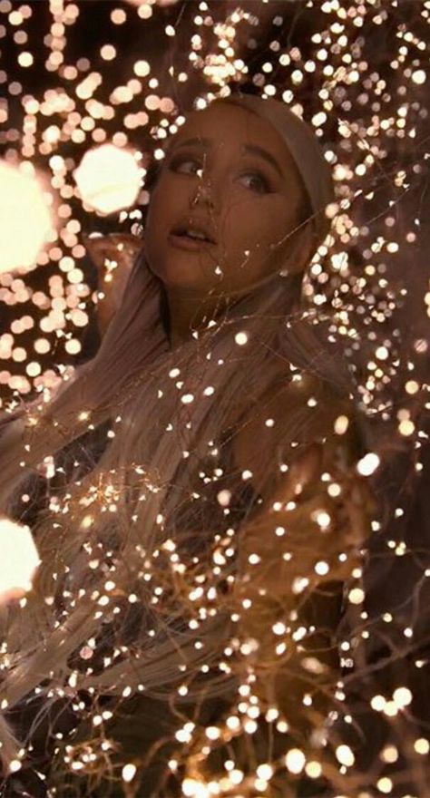 No Tears Left to Cry Music Video Selena Taylor, No Tears Left To Cry, Ariana Grande Lockscreen, Ariana Grande Sweetener, Ariana Grande Fans, Ariana Grande Outfits, Ariana Grande Cute, Ariana Grande Wallpaper, Ariana Grande Photoshoot