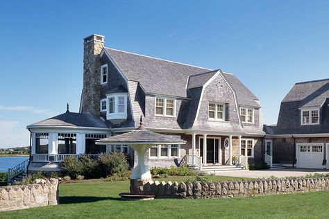 10 Classic Cape Cod Homes That Do Beach Decor Right Photos | Architectural Digest Cape Cod House Exterior, Bohemian Style Home, Cape Cod Style House, Cape Cod Beaches, Gambrel Roof, Shingle Style Homes, House Facade, Cape Cod Style, Suburban House