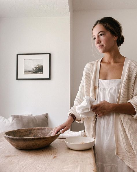 Natural Clothes Style, Slow Living Outfit, Homemaker Outfit Ideas, Feminine Homemaker, Feminine Clothing Style, Relaxed Chic, Feeling Grateful, Minimal Boho, Simple Lifestyle