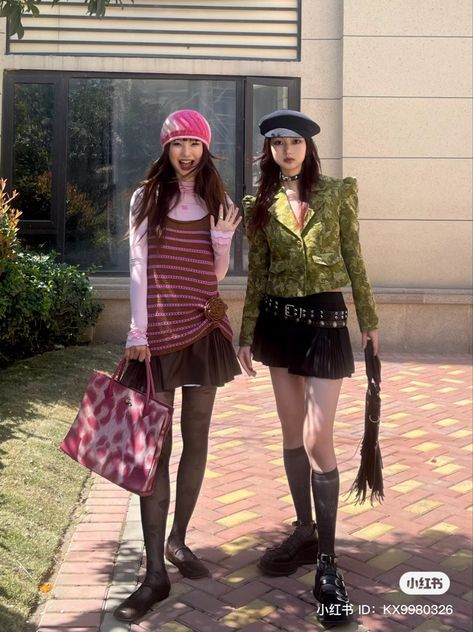 Skirts Over Jeans Y2k, Summer Core Outfits, Nana And Hachi Outfits, Hachi Nana Outfits Inspired, Current Fashion Trends 2024, Hachi Fashion, Hachi Fashion Nana, Kitsch Outfit, Hachi Outfits