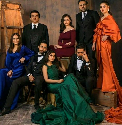 Glam Family Photoshoot, Ahad Sajal, Galas Photo, Family Potrait, Sana Javed, Minal Khan, Family Portrait Poses, Family Photoshoot Outfits, Family Christmas Pictures