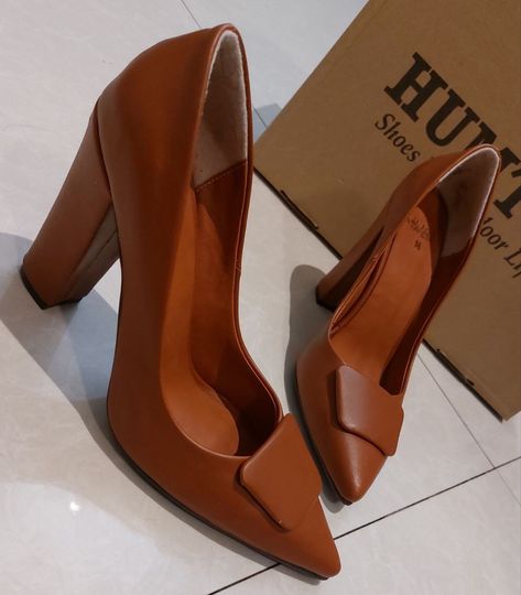 Classy Heels Elegant, Classy High Heels, Elegant Shoes Heels, Brown Pumps, Pretty Sandals, Fashion Shoes Heels, Cute Shoes Heels, Shoes Heels Classy, Shoes Outfit Fashion