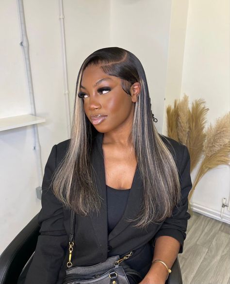 Ash Blonde Highlights Wig, Oreo Highlight Wig, 613 Highlights On Black Hair, Side Part Highlights Wig, Highlighted Wigs For Black Women, Black With Blonde Highlights, Sleek Braided Ponytail, Black Hair Inspiration, Sew In Wig