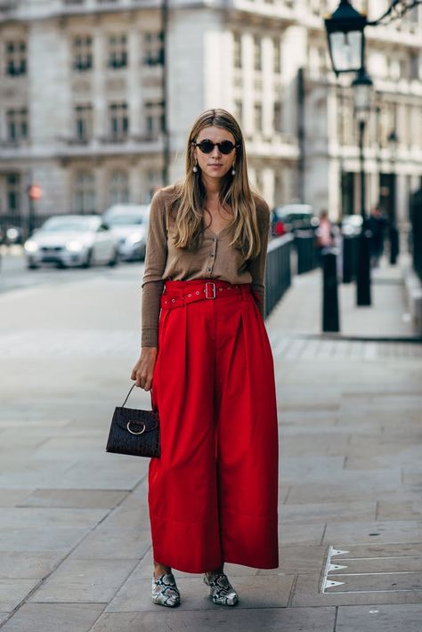 Day 3 | London Fashion Week Street Style Spring 2019 | POPSUGAR Fashion Photo 154 Red Pants Outfit Street Style, Red Pants Fashion, Red Street Style, Red Pants Outfit, Outfit Street Style, Red Street, London Fashion Week Street Style, Nyfw Street Style, Fashion Organization