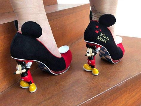 Mickey Mouse Heels, Mickey Mouse Clothes, Mickey Mouse Room, Mickey Shoes, Mickey Mouse Shoes, Disney Christmas Decorations, Funny Shoes, Mickey Mouse Art, Karakter Disney