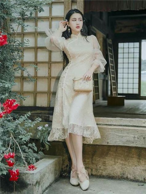 Chinese Neck Dress, Chinese Wedding Guest Outfit, Kondangan Outfit, Chinese Outfits, Qi Pao, Kebaya Dress, Outfit Korean, Disney Inspired Outfits, Dresses Classy