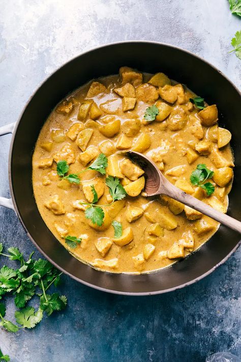 Baby Gold Potatoes, Yellow Chicken Curry, Thai Yellow Chicken Curry, Yellow Curry Chicken, Yellow Curry Recipe, Curry Healthy, Thai Curry Recipes, Cooking Basmati Rice, Chelsea's Messy Apron