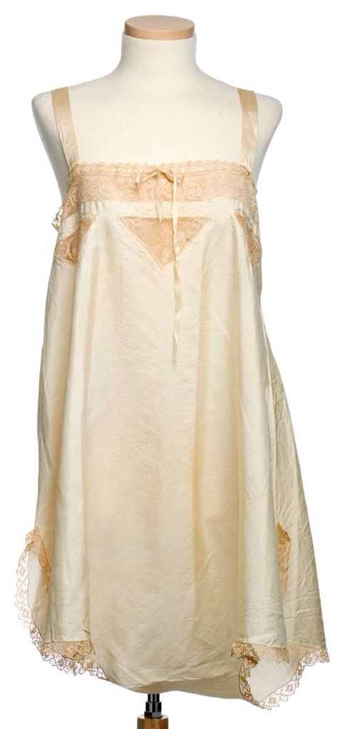 HISTORICAL 1920's LINGERIE 1920s Sleepwear, 1920s China, Charleston Museum, Lace Insertion, 20s Dress, Fashion Timeline, 1920's Fashion, Deco Fashion, Creative Clothes