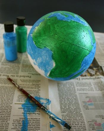 In this project, you'll build a model of the earth, complete with all seven continents and four major oceans. Space Science Projects, How To Make Earth, Earth Science Projects, First Grade Crafts, Globe Projects, Earth Model, Planet Project, Cool Science Fair Projects, Earth Projects