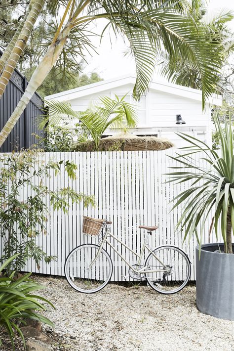 171109_TheBower_Barn&Surrounds6275 Byron Beach, Front Fence, White Fence, Lattice Fence, Front Yard Fence, Privacy Fences, White Picket Fence, Modern Beach House, Modern Beach