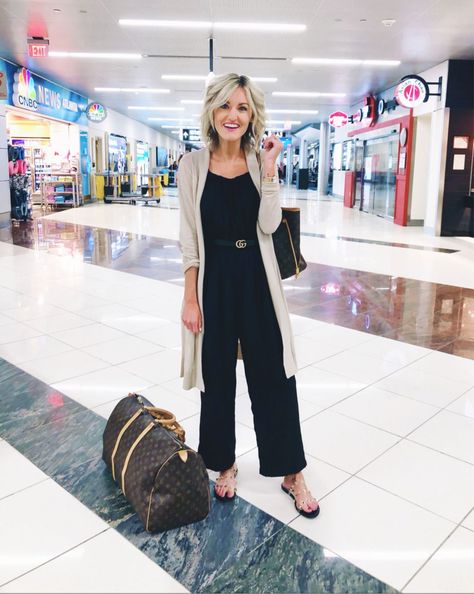 Long Romper Outfit, Jumpsuit Outfit Work, Winter Jumpsuit Outfit, Jumpsuit With Cardigan, Black Jumper Outfit, Black Romper Outfit, Summer Jumpsuit Outfit, Black Jumpsuit Outfit, Jumpsuit Outfit Casual