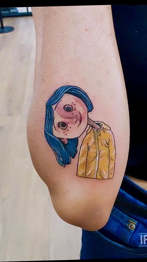 Coraline Tattoo Color, Caroline Tattoo, Coraline Flash Tattoo, Coraline Flash, Coraline Tattoo Ideas, Flash Tattoo Ideas, Tatuaje Studio Ghibli, Coraline Tattoo, Kitten Tattoo