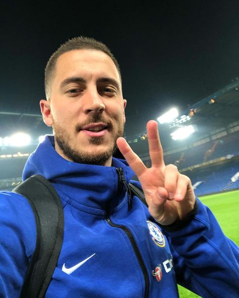 Chelsea Champions, Eden Hazard Chelsea, Hazard Chelsea, Didier Drogba, 2022 Fifa World Cup, Sports Celebrities, Eden Hazard, 500 Followers, Soccer Motivation