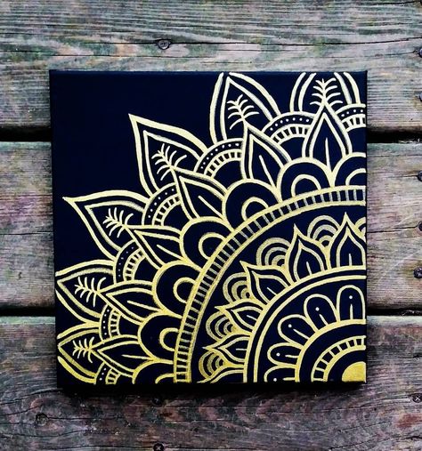 Mandala Art Canvas Painting, Black And Gold Painting Ideas, Black And Gold Canvas Painting, Mandala On Black Canvas, Mandala On Canvas Acrylics, Black And Gold Drawing, Mandala Art On Canvas, Black And Gold Mandala, Mandala Arm