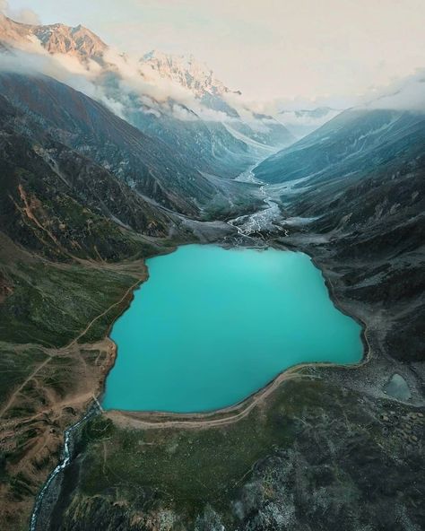 15.6k Likes, 414 Comments - Chris Betzmann Travel Vlogger (@christianbetzmann) on Instagram: “➡️RATE THIS SHOT FROM 1-10 !🇵🇰 Can't wait to explore more in the beautiful North of Pakistan soon!…” Saif Ul Malook Lake, Bucket List For Life, Northern Areas Of Pakistan, Travel Advertising Design, Pakistan Pictures, Pakistani Aesthetic, Northern Pakistan, Pakistan Culture, Catch Flights Not Feelings